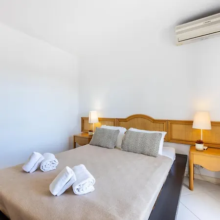 Modha Apartamento *