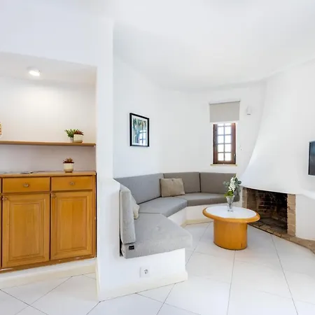 Modha Apartamento *